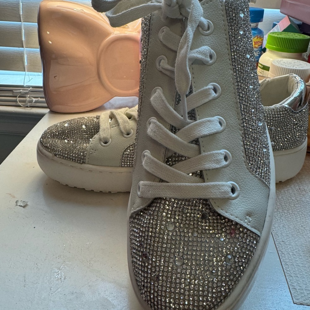 Steve Madden Women's Silver and White Sneakers